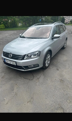 Volkswagen Passat cena 39500 przebieg: 277000, rok produkcji 2013 z Trzebiatów małe 352